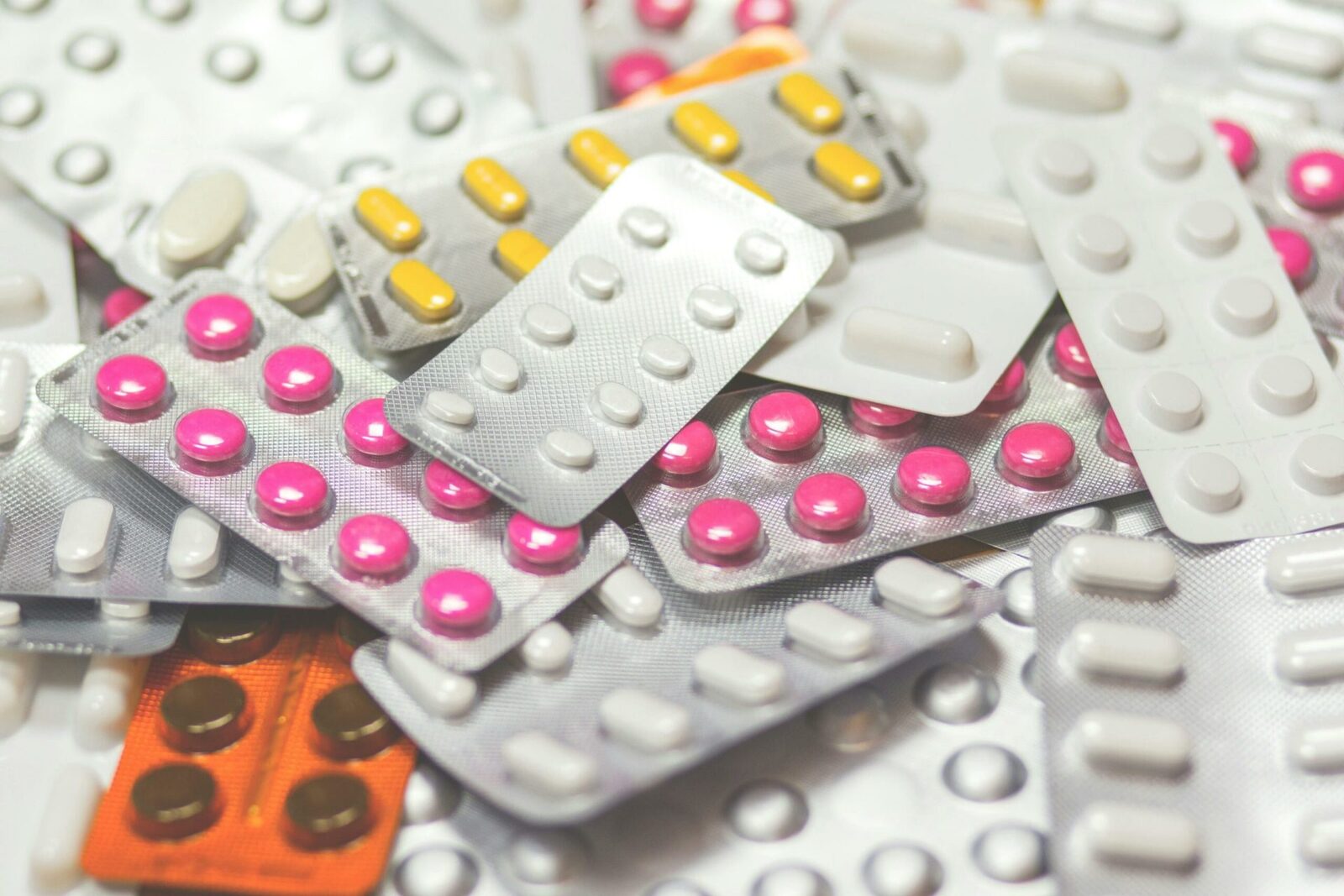 UE: Record istoric de 220 mld. euro excedent pe medicamente. Cine sunt „greii” exporturilor?