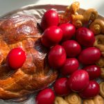 De ce ne ciocnim ouăle roșii de Paște? Tradiția cu semnificații profunde!