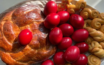 De ce ne ciocnim ouăle roșii de Paște? Tradiția cu semnificații profunde!