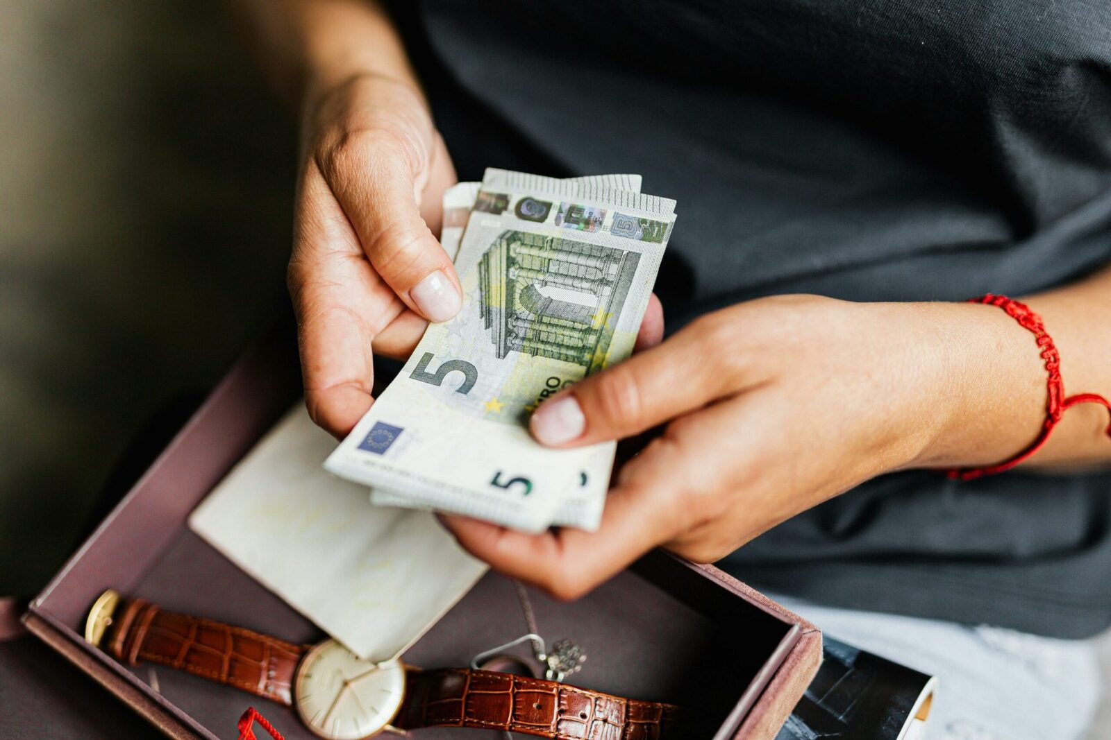 Românii, despăgubiți cu 173.000 de euro: Ce produse și servicii au creat nemulțumiri
