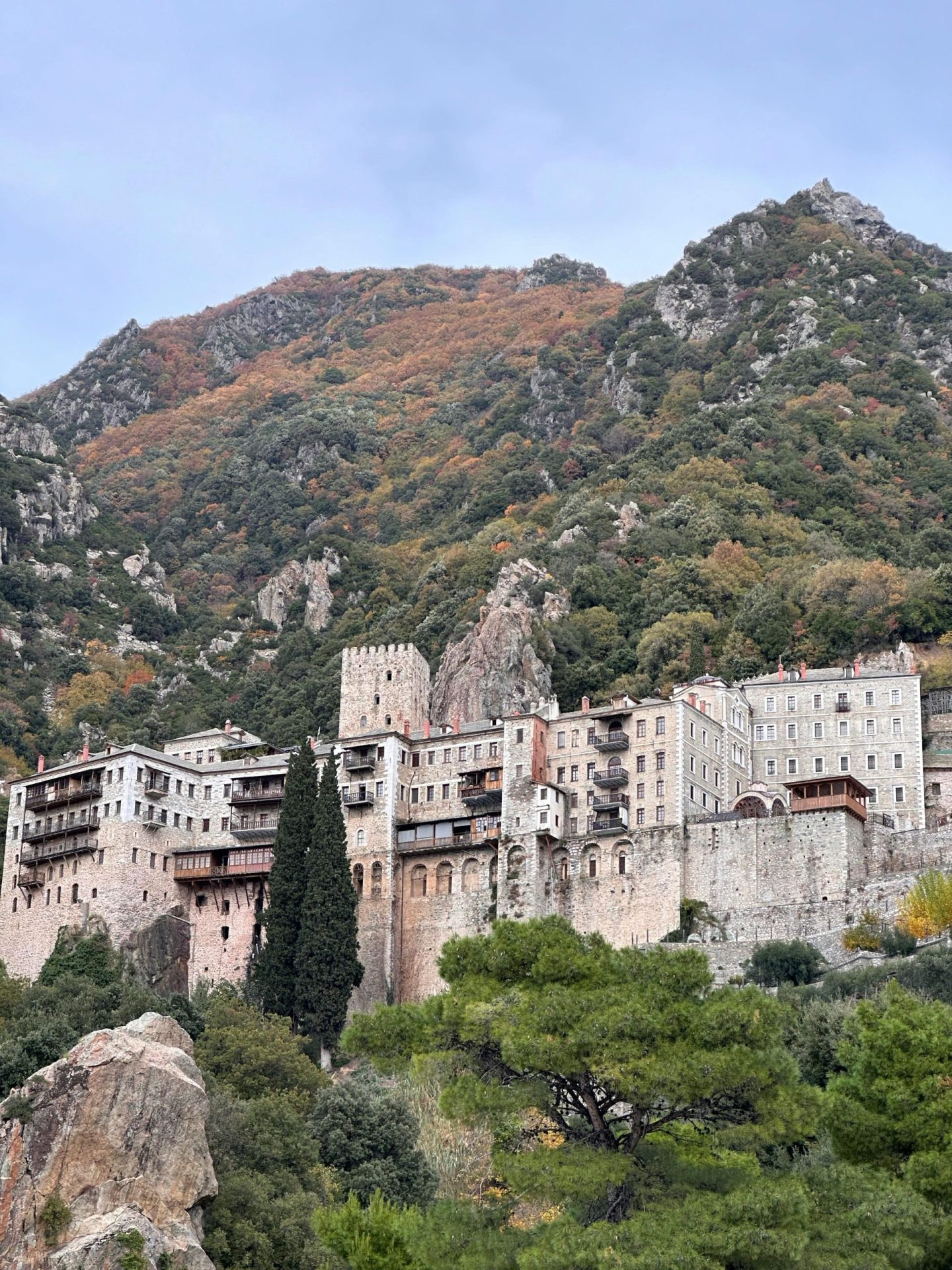 Un român a trăit o experiență de viață care i-a schimbat complet perspectiva asupra lumii, în timpul unei pelerinaj la Muntele Athos, în preajma sărbătorilor pascale