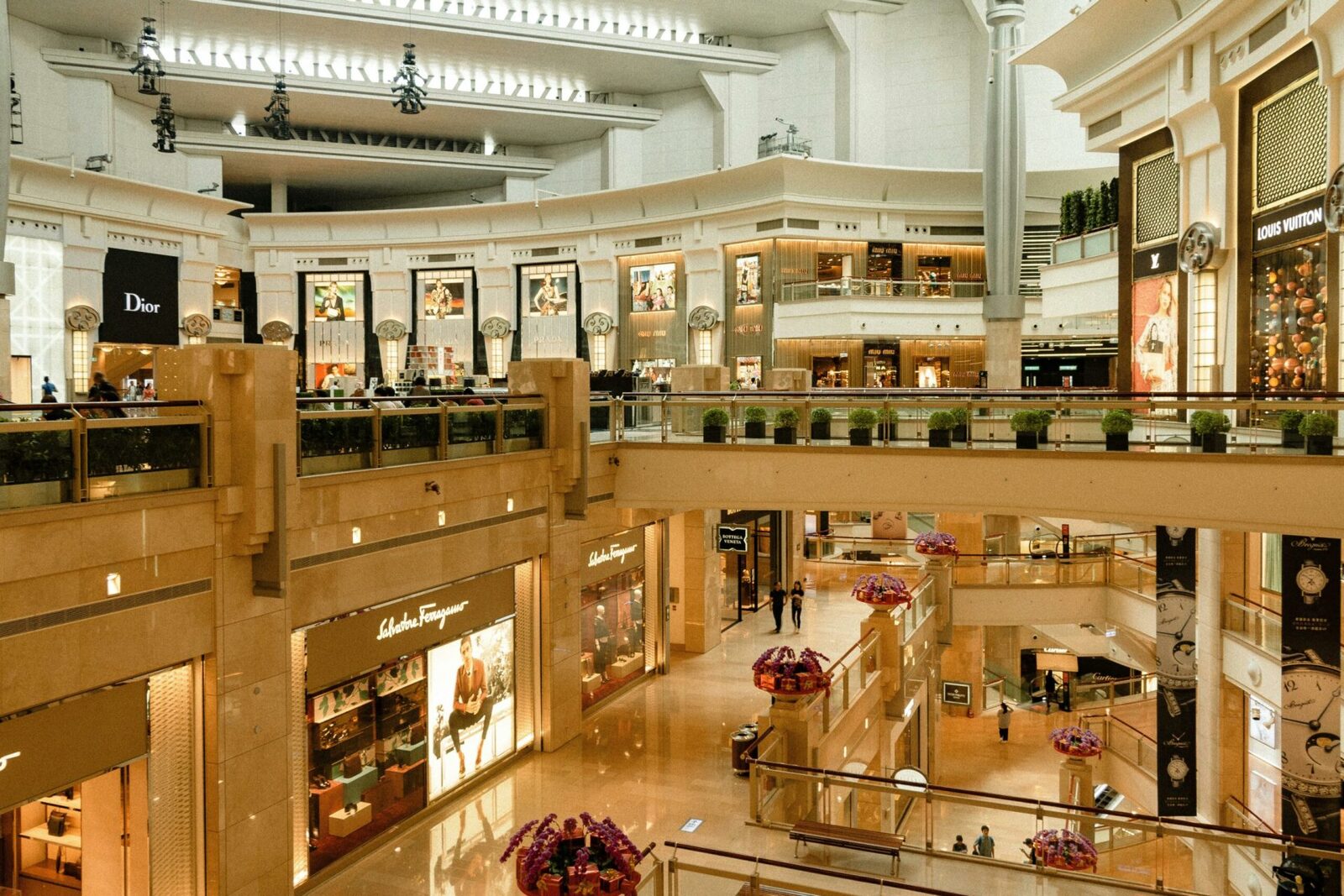 Mall DESCHIS de Paște: Unde poți merge la cumpărături în ziua sfântă