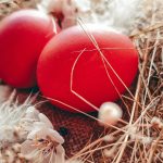 Cine sparge primul ouăle roșii? Tradiții și superstiții de Paște
