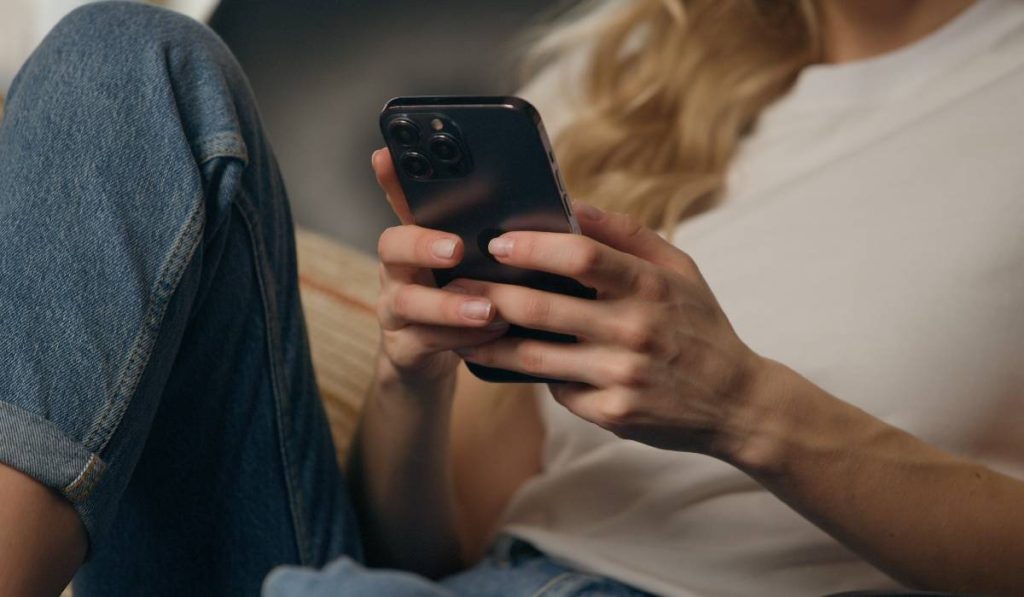Telefonul, inamicul ascuns: Cum ne controlează viața digitală?