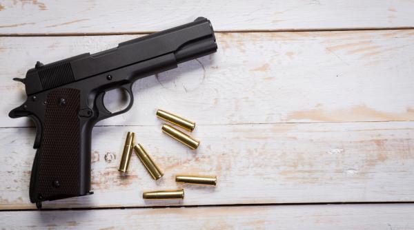 Poliția a împușcat mortal un atacator cu cuțit la metrou