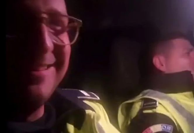 Polițiști în MAI, chef cu manele în autospecială: „Să sară permisele!”