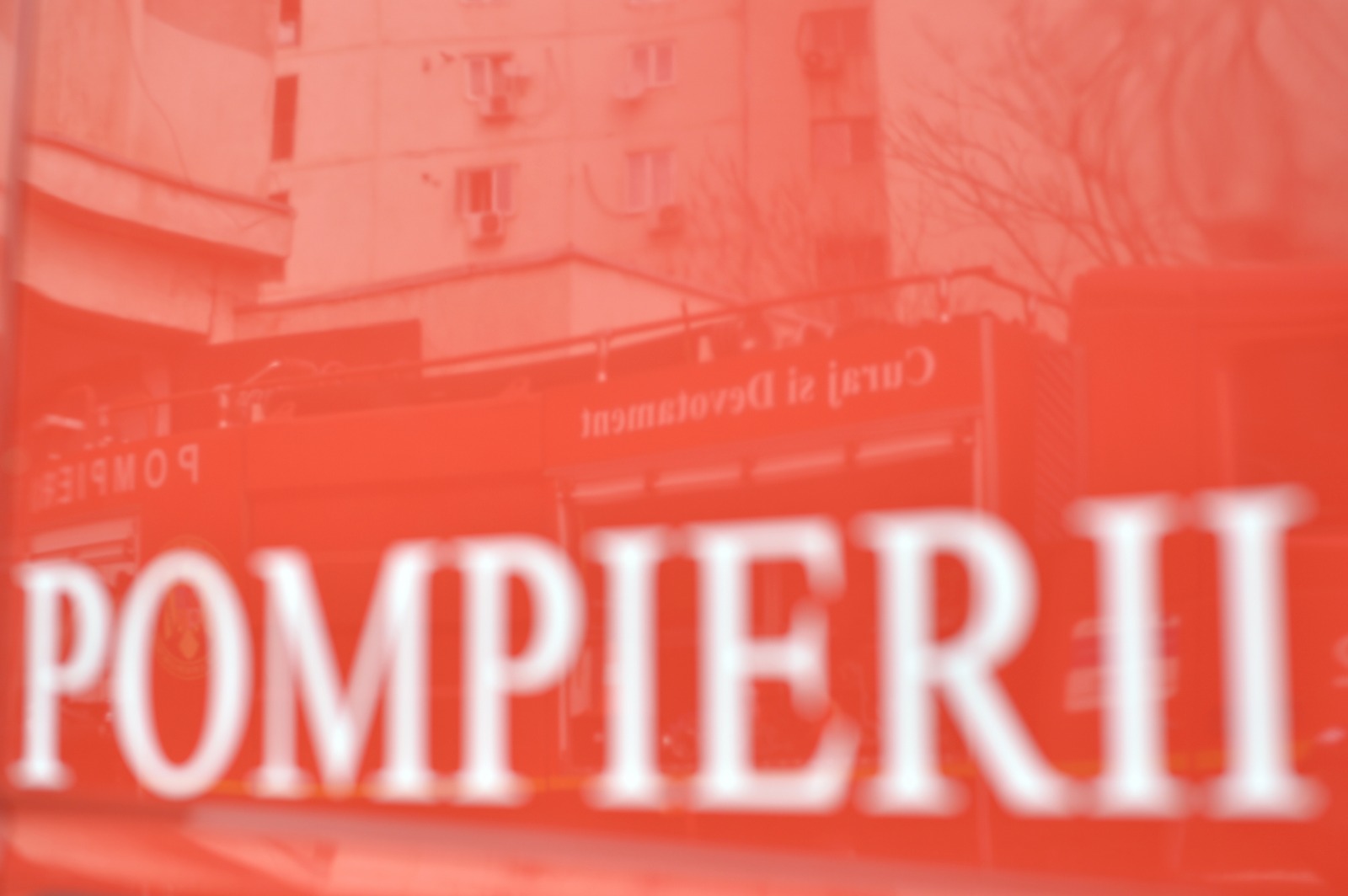 Incendiul la o clădire dezafectată din Câmpina activează pompierii prahoveni Pompierii din Prahova intervin în prezent pentru stingerea unui incendiu izbucnit la o clădire dezafectată din localitatea Câmpina