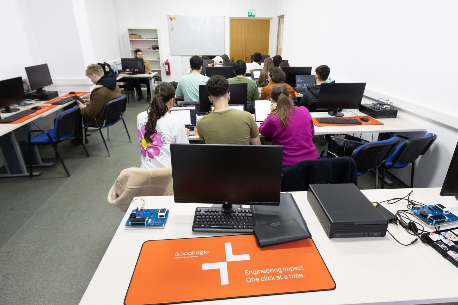 Facultatea de Automatică și Calculatoare din București, laboratoare noi, 30.000 € investiții