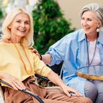 O discuție banală scade cortizolul la femei: Cum alungă stresul descărcarea emoțională