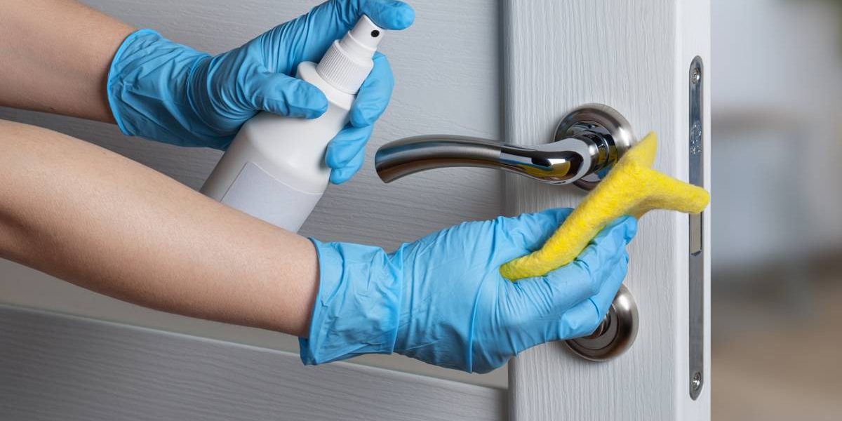 Substanțele de curățenie atacă plămânii: inhalarea, mai letală ca ingerarea