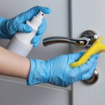 Substanțele de curățenie atacă plămânii: inhalarea, mai letală ca ingerarea