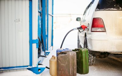 Poți lua benzină în canistră? Reguli cruciale pentru șoferii din România