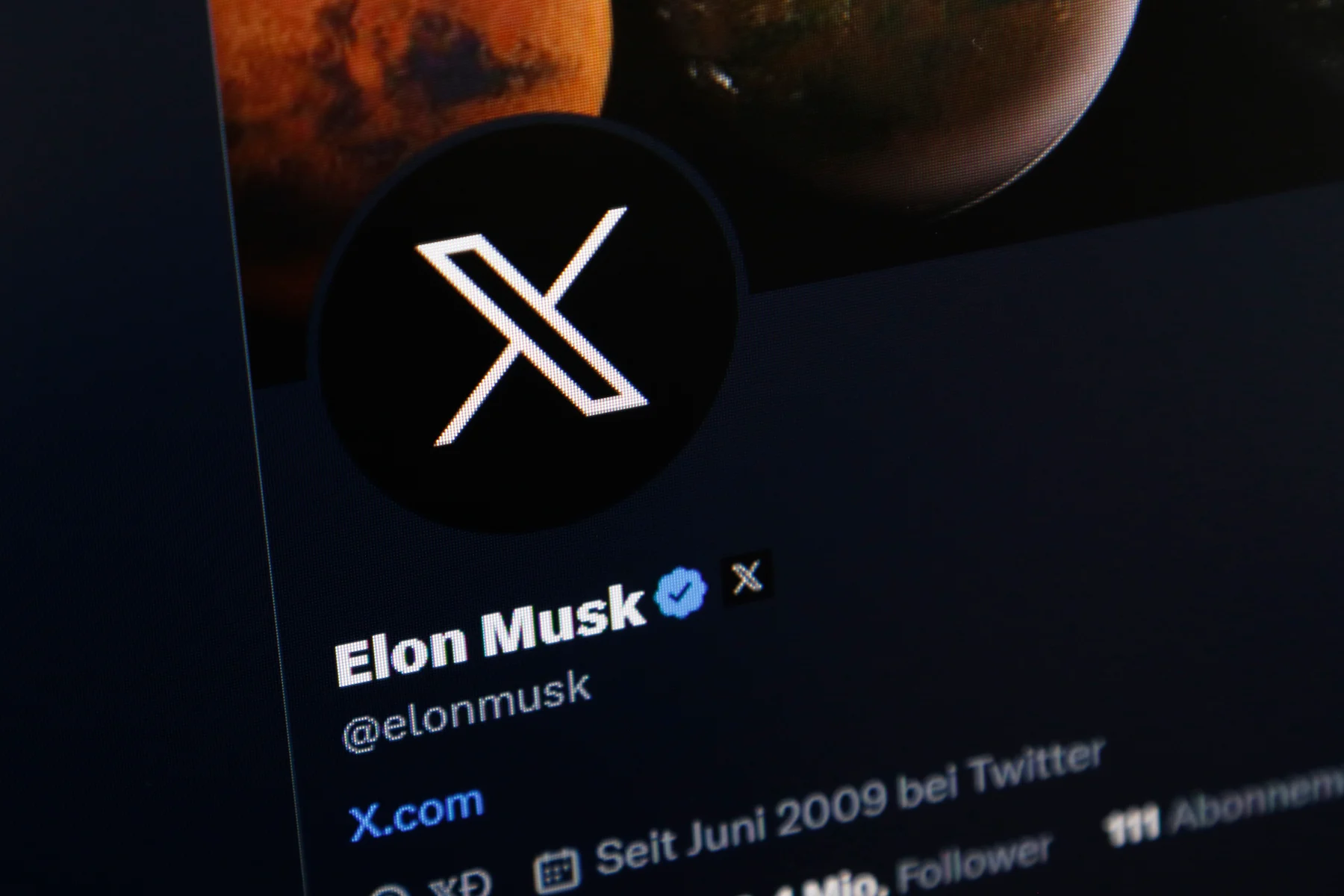 Musk, convocat în Franța pentru conținut ilegal pe X: abuzuri și deepfake-uri