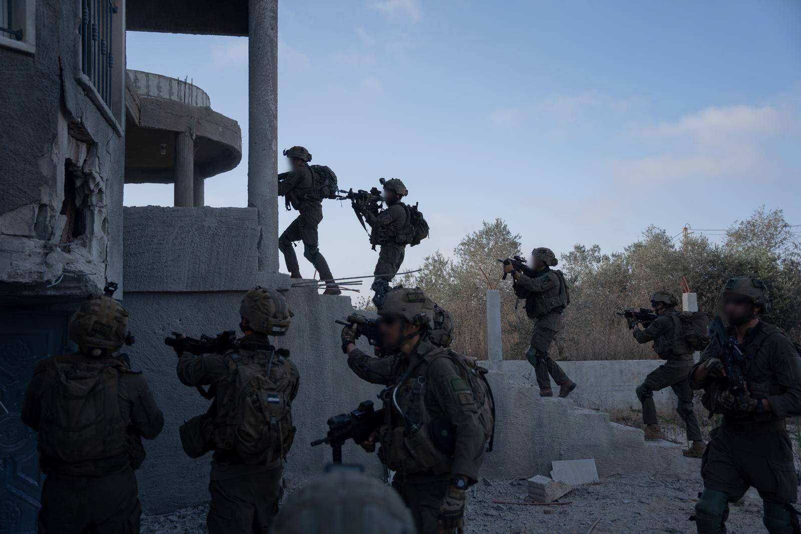 Armata israeliană a finalizat poziționarea la o linie de apărare avansată în sudul Libanului pentru a opri atacurile Hezbollah