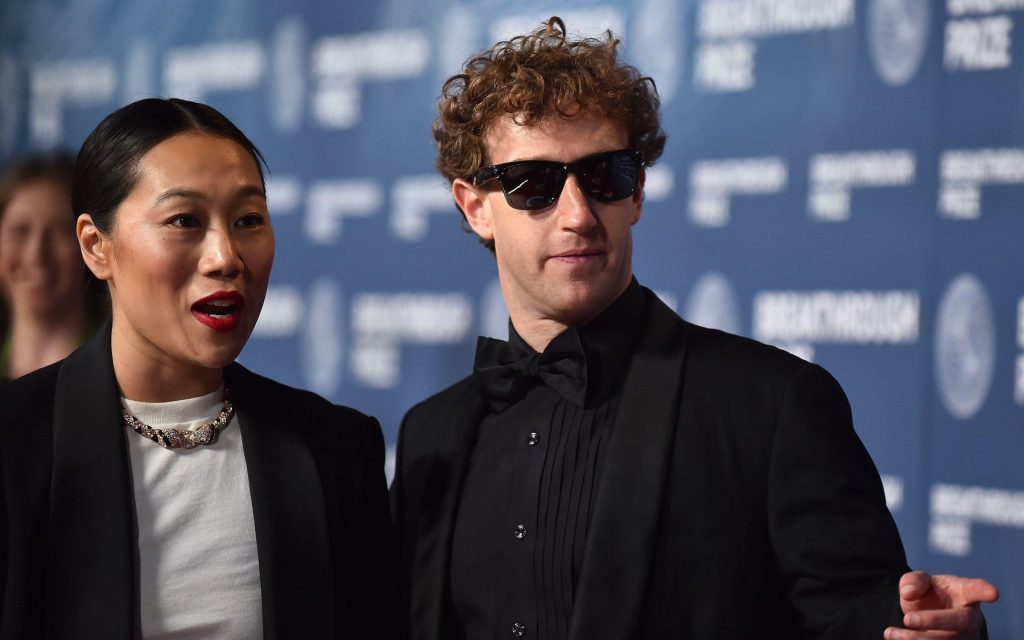 China dă șah lui Zuckerberg: Blochează tranzacția de 2 miliarde dolari, AI pe butuci