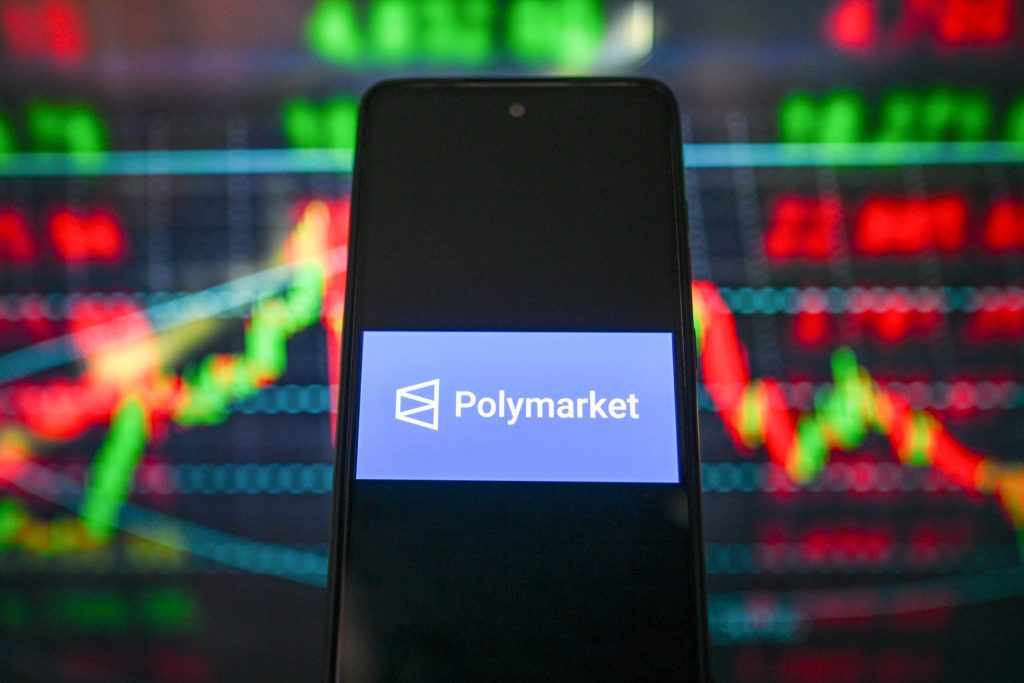 Mai multe conturi noi de pe platforma de predicții Polymarket au reușit să acumuleze sute de mii de dolari, după ce au pariat corect pe un acord de încetare a focului între Statele Unite și Iran, cu puțin timp înainte de anunțul oficial