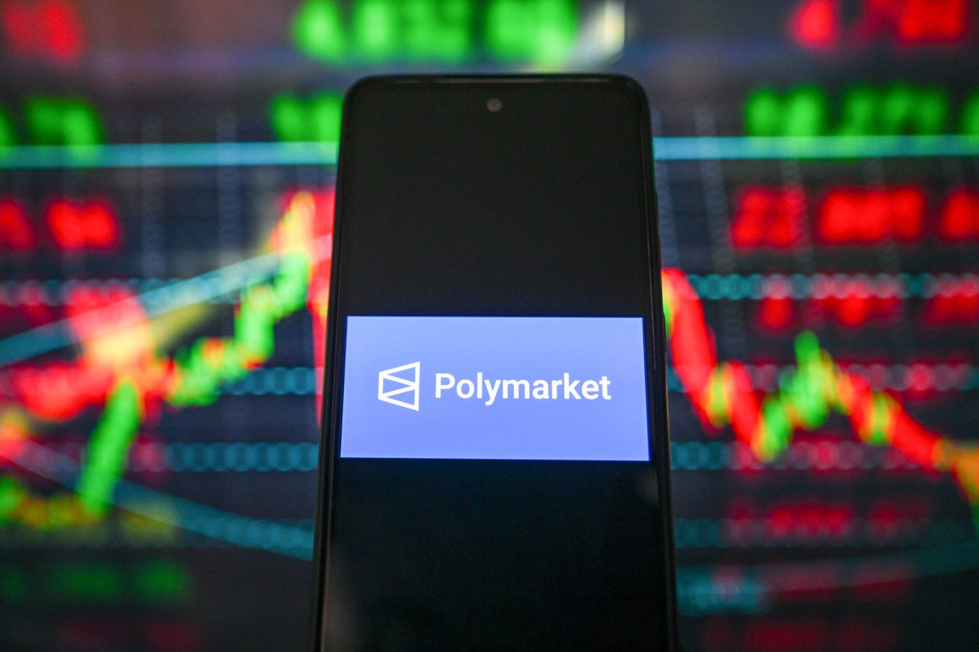 Mai multe conturi noi de pe platforma de predicții Polymarket au reușit să acumuleze sute de mii de dolari, după ce au pariat corect pe un acord de încetare a focului între Statele Unite și Iran, cu puțin timp înainte de anunțul oficial