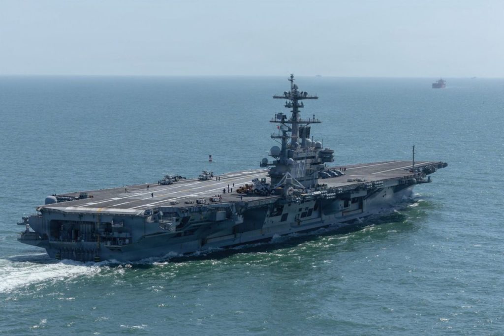 Aterizare spectaculoasă: Portavionul USS George H.W. Bush, în drum spre Orient