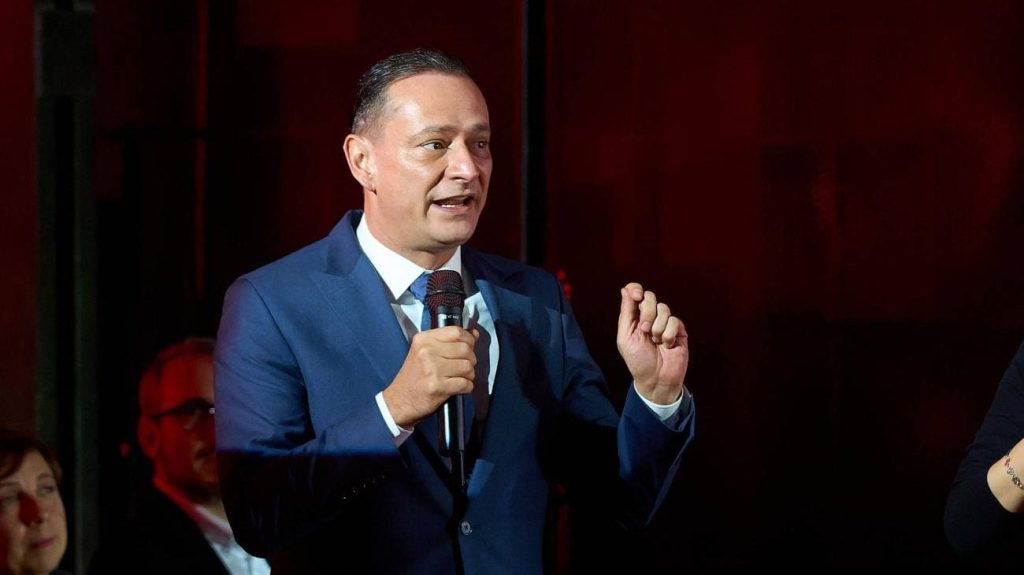 Foișoarele lui Băluță ridică semne de întrebare: „design sărăcăcios”, preț de garsonieră!