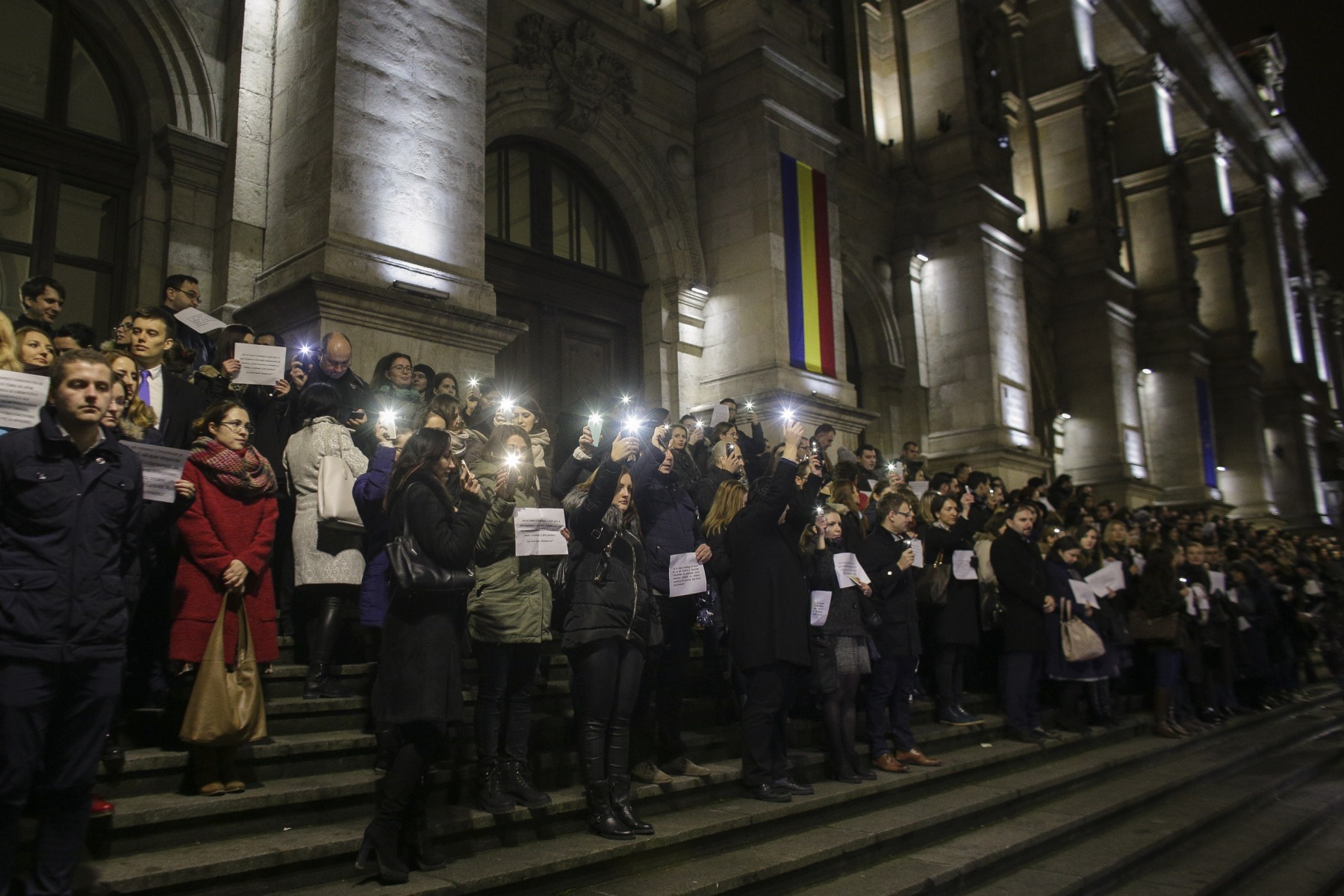 Un ordin semnat de procurorul Ionuț Ciprian Spiridon, prim-adjunctul procurorului general, prevede majorarea salariilor procurorilor cu indicele de inflație și dobânda legală penalizatoare aferente anului 2018