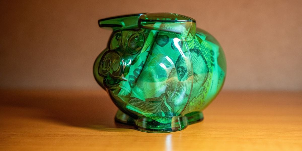 Câți bani te scapă din bucluc? Suma magică pentru situații urgente