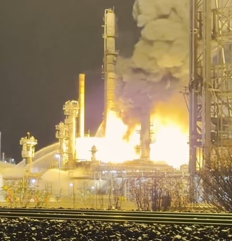 Incendiu major la o rafinărie din AUSTRALIA: Imagini VIDEO spectaculoase