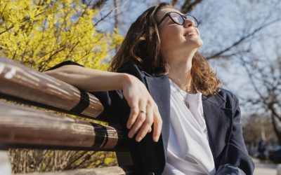 Cum ne afectează pielea soarele de primăvară: Riscuri și precauții