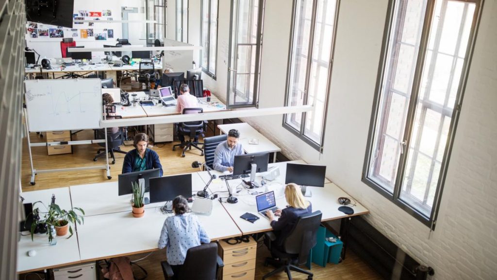 Românii, aproape de o nouă zi liberă: Liberalii propun legea