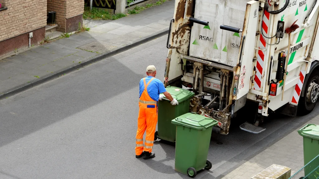 Gunoiul, la control! Proprietarii și administratorii, puși sub lupa legii