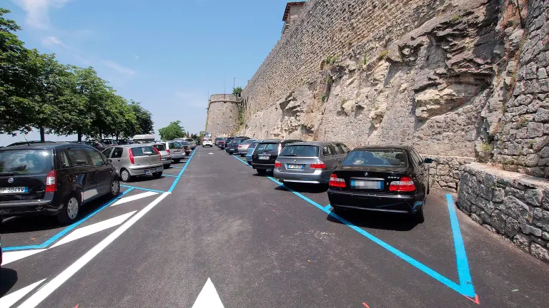 Un față în față violent într-o parcare din San Marino Un incident mai puțin obișnuit a avut loc în centrul orașului San Marino, într-o zi de Paște