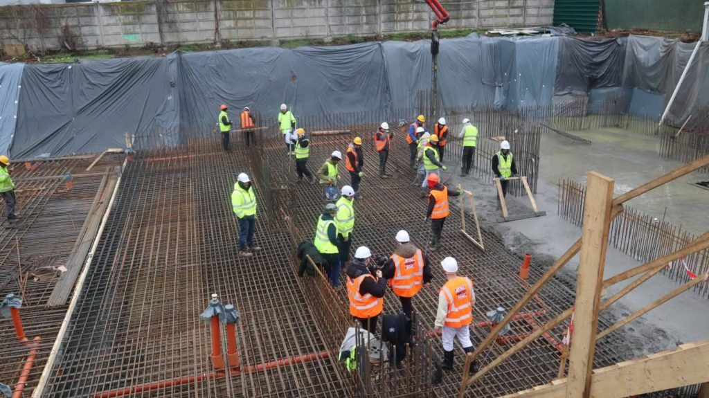 Vânzări de terenuri, autorizații de construire: Ce taxe plătește orice român