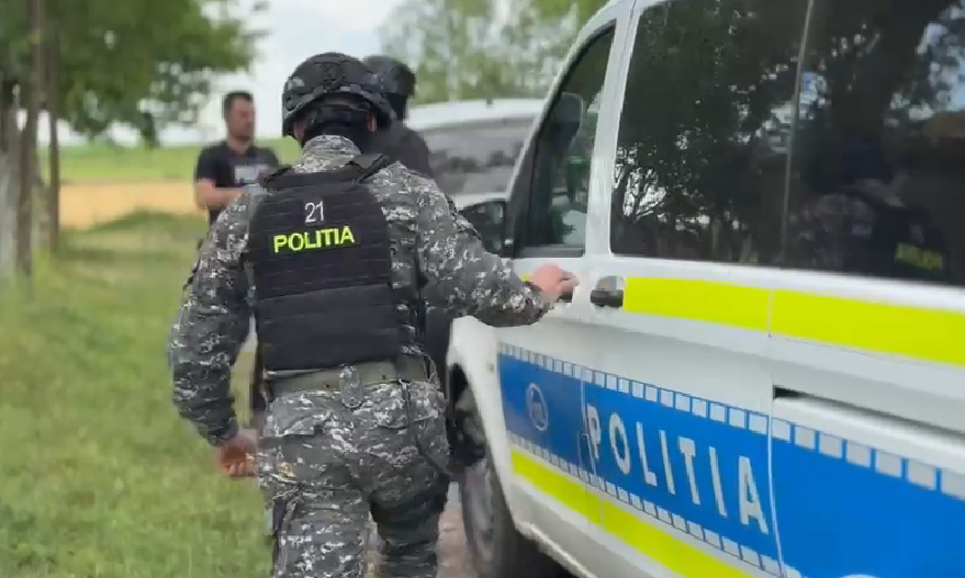 Un incident armat și o bătaie de cap pentru polițiștii din Sectorul 3 al Capitalei s-a încheiat cu reținerea unui bărbat care s-a baricadat în locuință și a amenințat cu explozia