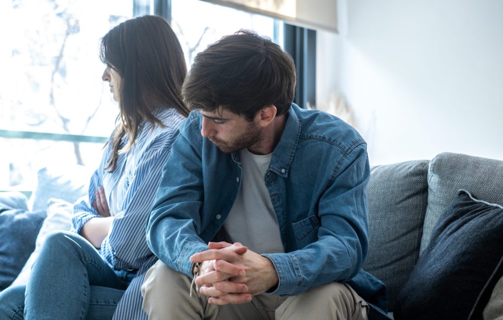 Semnele care trădează finalul unei relații: Fii atent la ele!