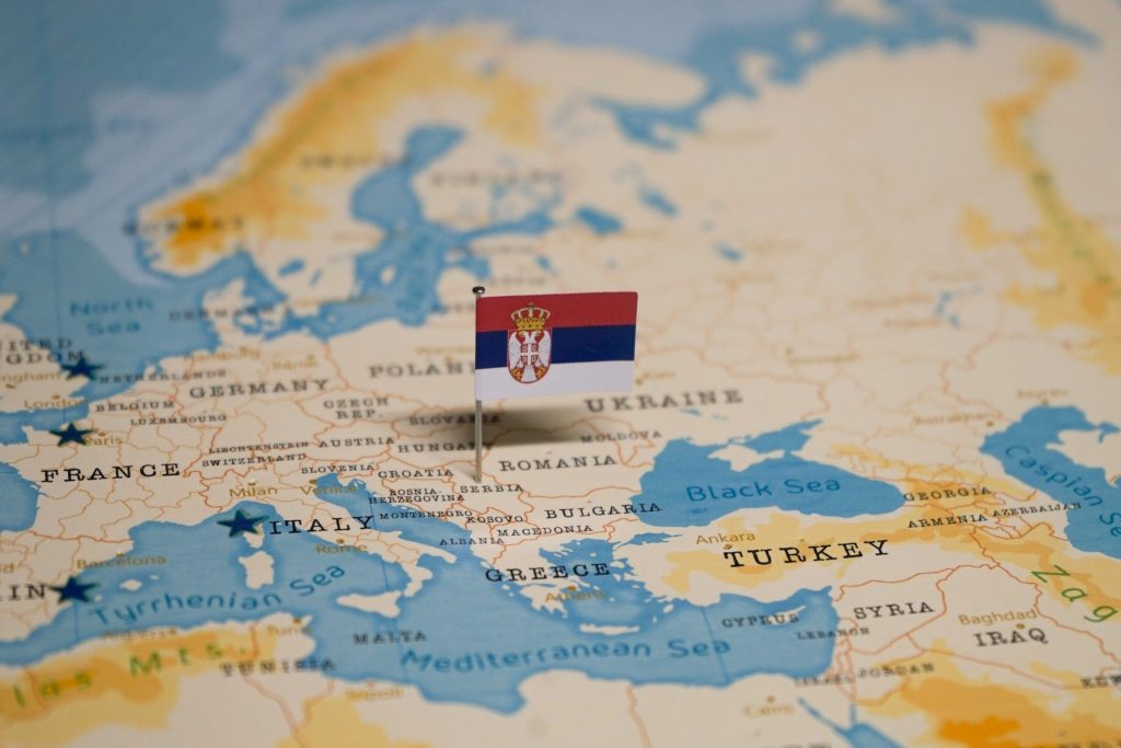 Vecină cu România, țară în pericol: 1,5 miliarde EURO, pe muchie de cuțit