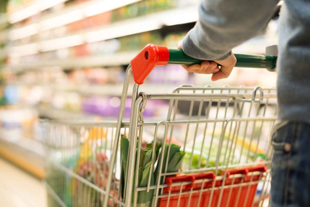 Comerțul cu amănuntul continuă să scadă în România, indică datele recente ale Institutului Național de Statistică