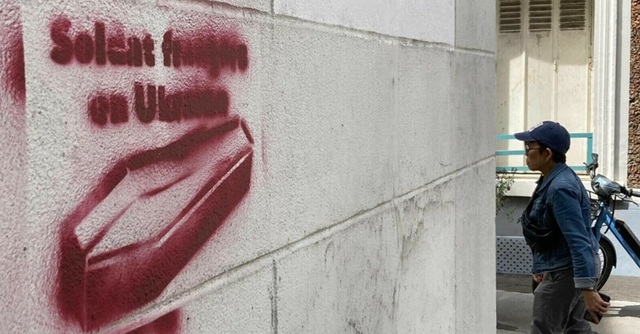 Moldoveni, amendați la PARIS pentru sicriele cu acuzații despre Războiul din Ucraina