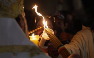 Hristos a Înviat! Imagini spectaculoase de la Liturghia de Înviere cu Patriarhul Daniel