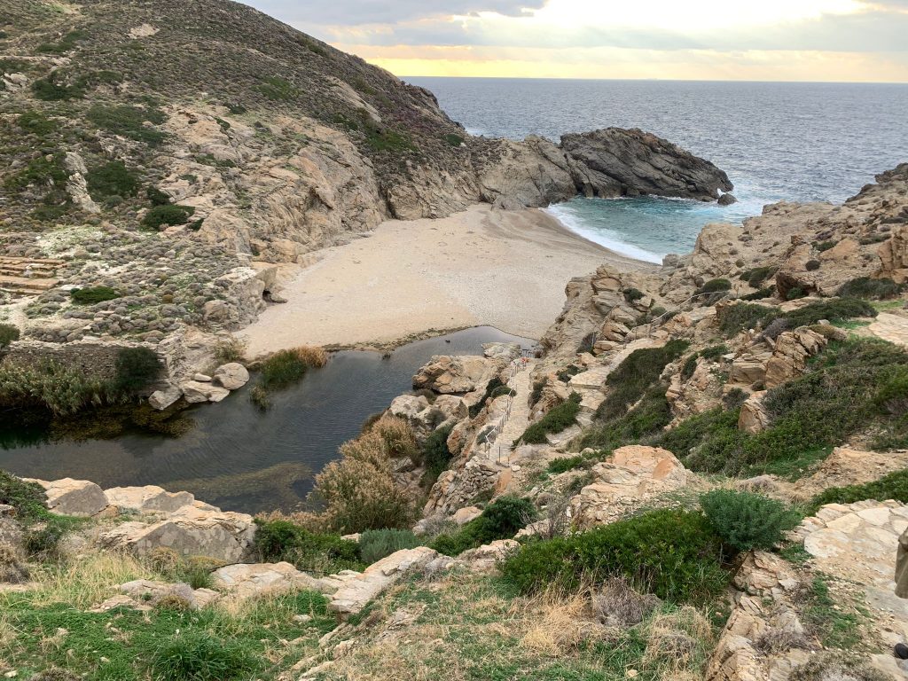 Insula unde oamenii uită de moarte: Secretul longevității, dietă și somn