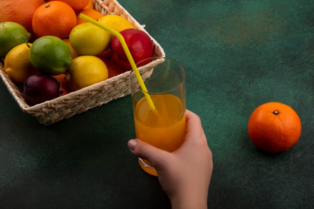 Sucul de fructe: Crește glicemia? Specialiștii clarifică mitul