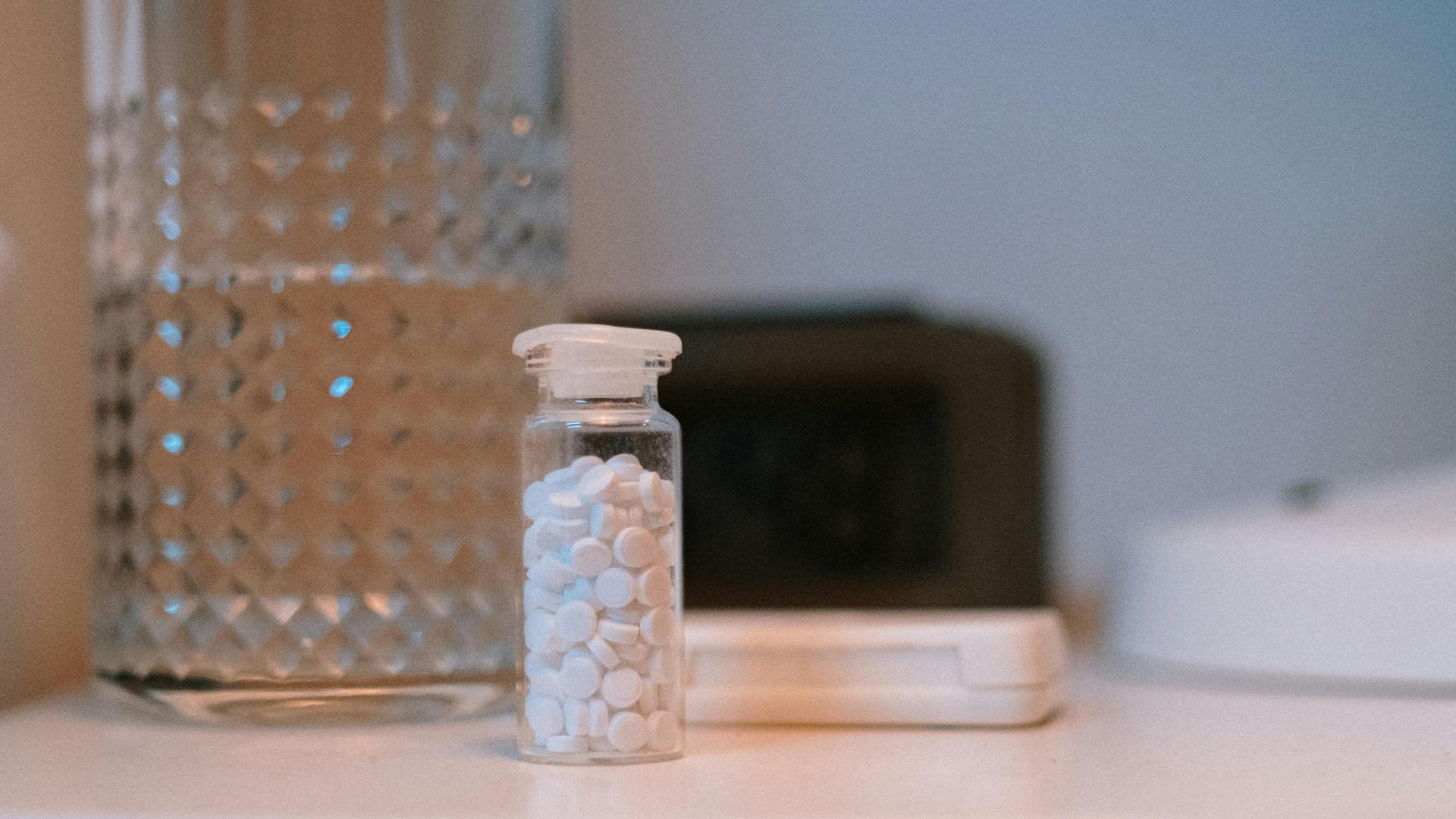 O echipă de cercetători de la University of Edinburgh a anunțat recent o descoperire notabilă în domeniul reciclării plastice și al industriei farmaceutice