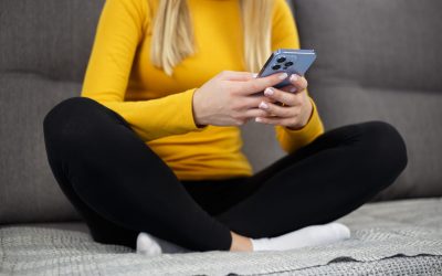 Telefonul mobil, o sursă importantă de vulnerabilități pentru datele personale Smartphone-urile noastre stochează o cantitate impresionantă de informații personale, devenind astfel o țintă predilectă pentru infractorii cibernetici