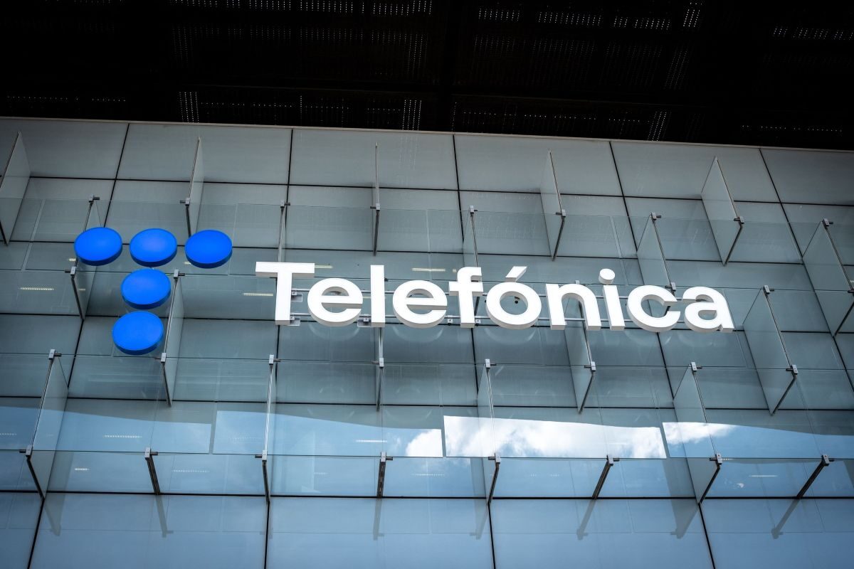 Afacerea Telefonica, pe muchie de cuțit: Ce riscă România?