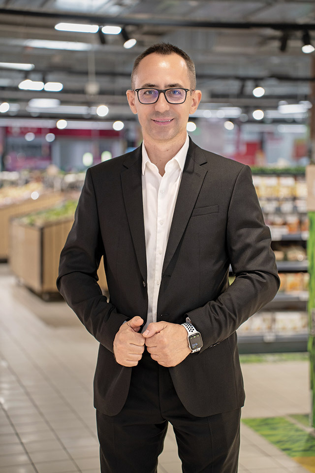 Inflația zguduie loialitatea: Românii plătesc „taxa de proximitate” pentru brandurile locale?