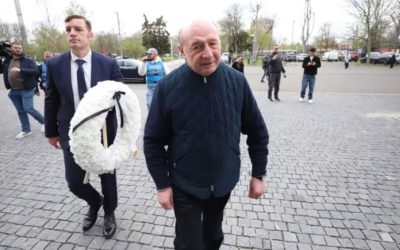 Respect! Băsescu, mesajul-șocant cu un singur cuvânt la catafalcul lui Lucescu