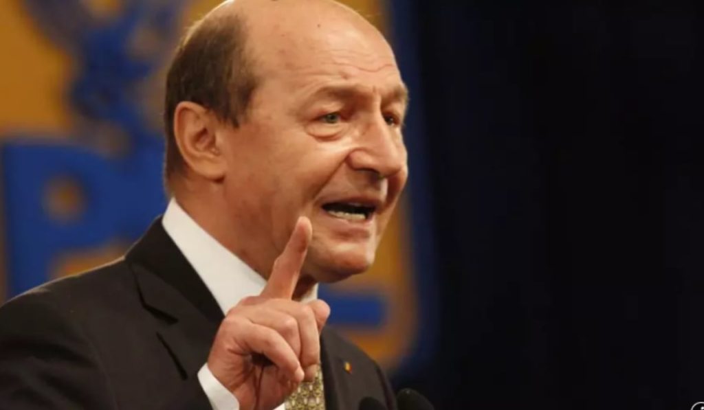 Traian Băsescu, fostul președinte al României, atrage atenția asupra riscurilor unor intervenții directe asupra prețurilor carburanților, recomandând raționalizarea acestora pentru a evita o criză de combustibil