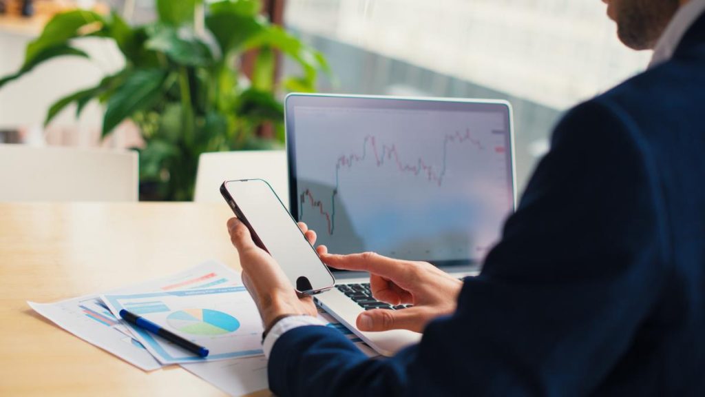 Transgaz scoate la licitație telefonie mobilă: 2,32 milioane de lei în joc