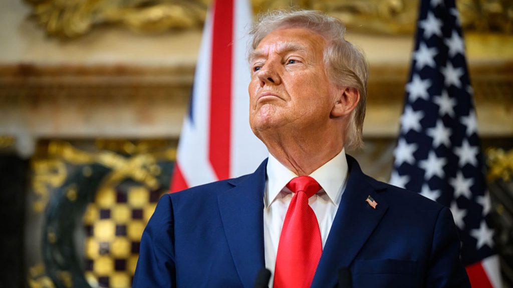 Trump blochează strâmtoarea Ormuz: Negocieri cu Iranul, dar războiul paște