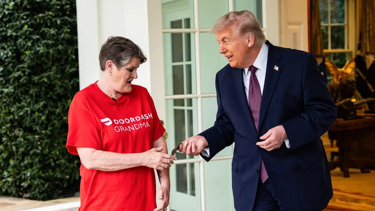 Donald Trump, zi nebună: Mc Donalds, bacșiș uriaș, Iran și o poză controversată