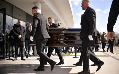 Sicriul lui Mircea Lucescu a fost depus pe Arena Națională, sute de oameni urmând să-i aducă un ultim omagiu legendarului antrenor