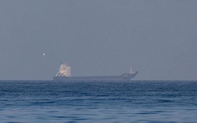 Turcia a reușit să permită trecerea a trei nave petroliere prin Strâmtoarea Hormuz, o rută strategică extrem de disputată, unde, de la izbucnirea războiului împotriva Iranului, sute de nave au fost blocate sau restricționate de către forțele iraniene, în încercarea de a controla traficul de țiței